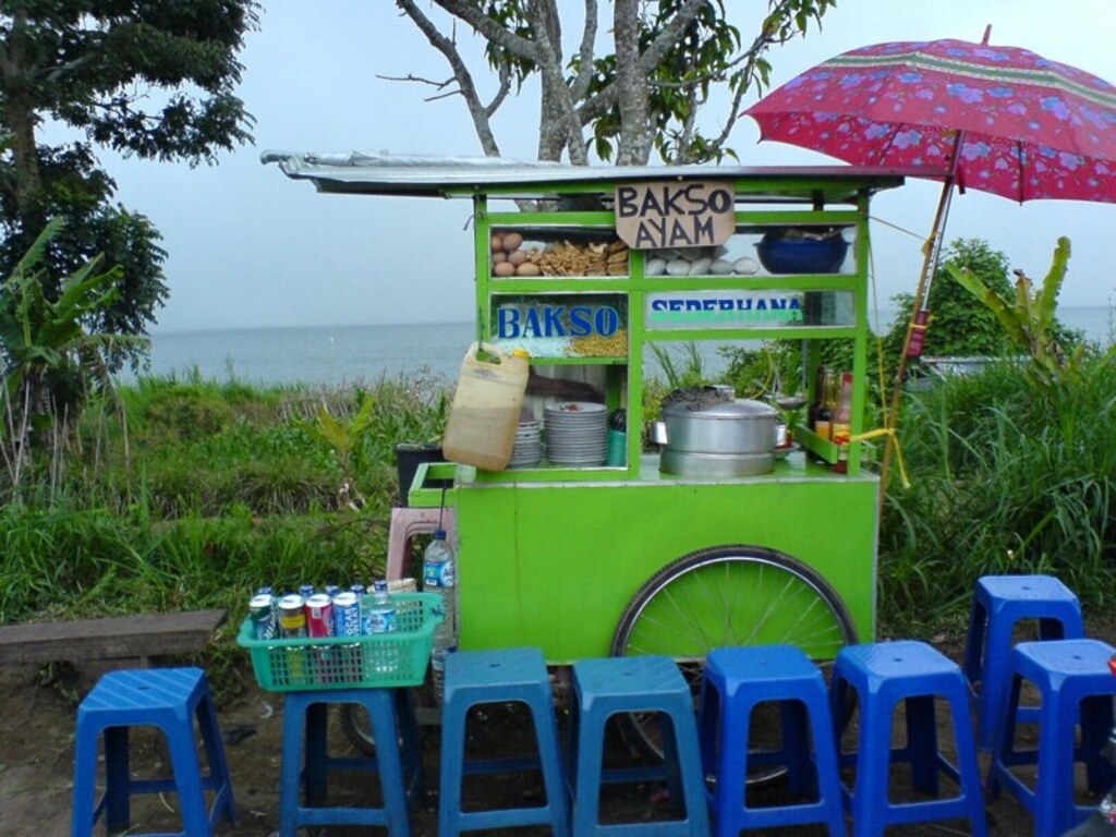 how to deal with aggressive vendors Pantai Kuta