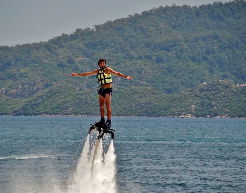 8 meilleures choses à faire à nusa dua, bali pour un voyage amusant | voler comme un super héros: flyboard à nusa dua