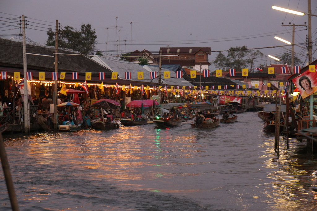 Amphawa market at night