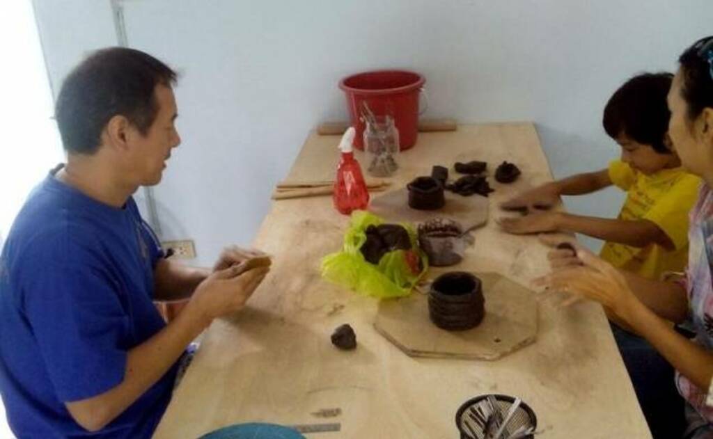 assister à un cours de poterie