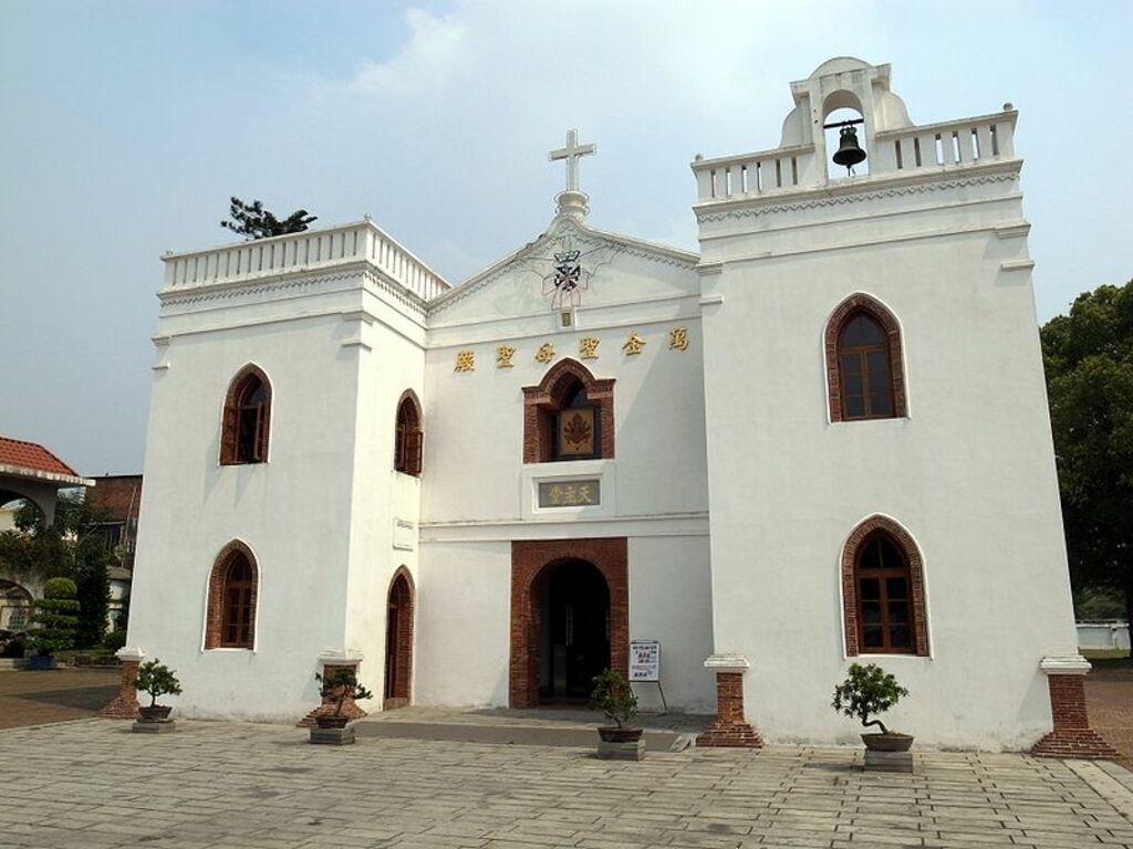 Catholic Church of Wanchin front external