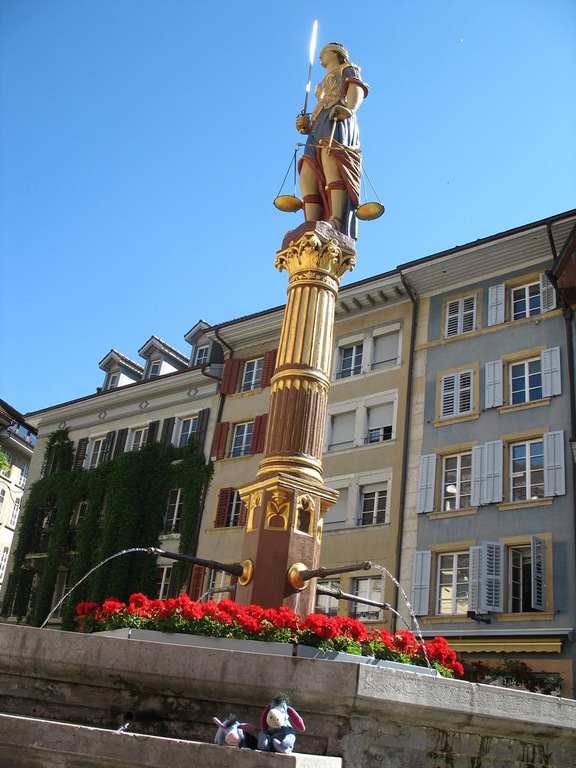 Eeyore & EJ pause by the Fountain of Justice, Biel / Bienne, Switzerland