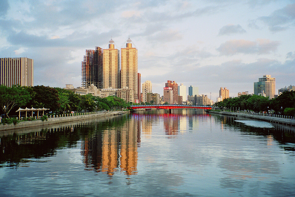 Love River adalah tempat indah untuk jalan pagi atau malam yang tenang