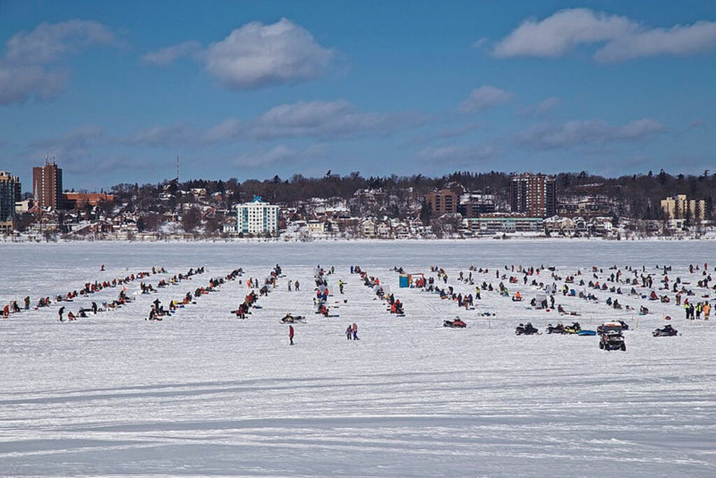 Ice fishing (16346698299)