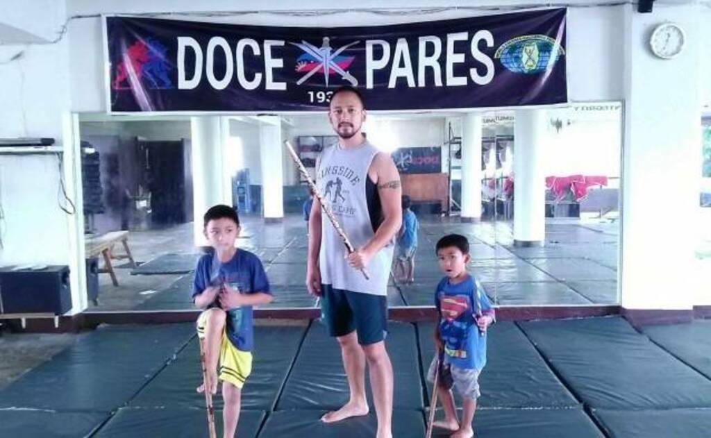 top 13 choses à faire à cebu avec des enfants | apprendre les arts martiaux philippins