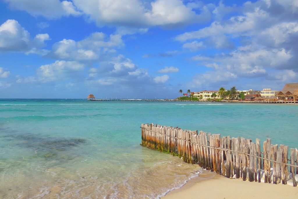 Cielo azul en isla mujeres