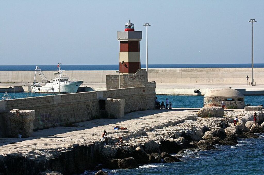 Monopoli, faro - panoramio