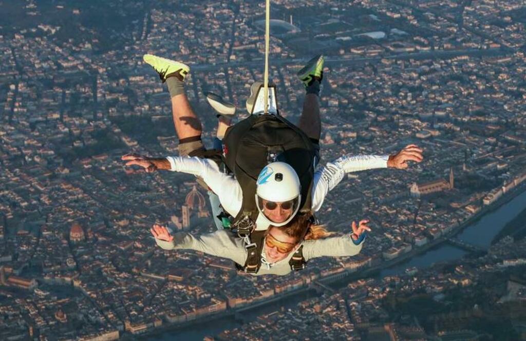 10 choses à faire à pise, en italie, vous ne pouvez pas passer au numéro 6! | saut en tandem à 4000 m au-dessus de florence, en italie