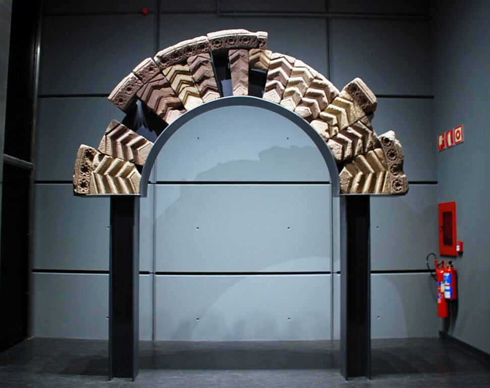 Museum of Prehistory and Archaeology of Cantabria 20 - Recovered Arch from San Juan de Raicedo (Arenas de Iguña)