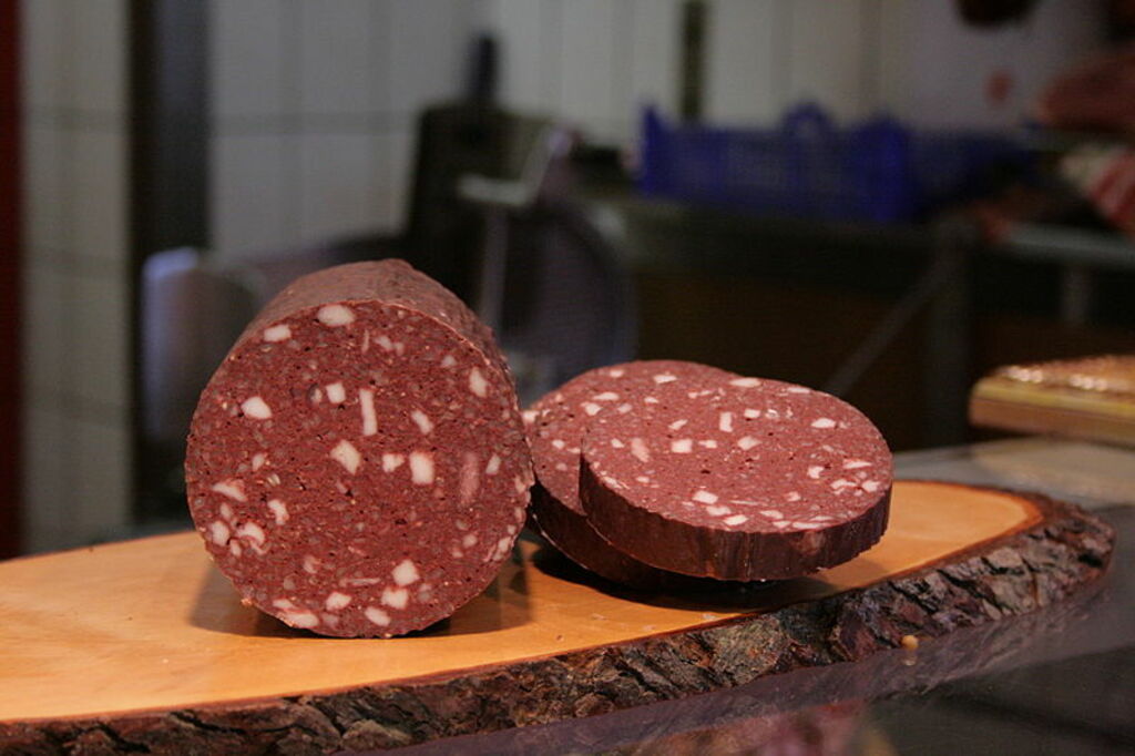 Image-Wurstebrot mit aufgeschnittenen Kloessen-01