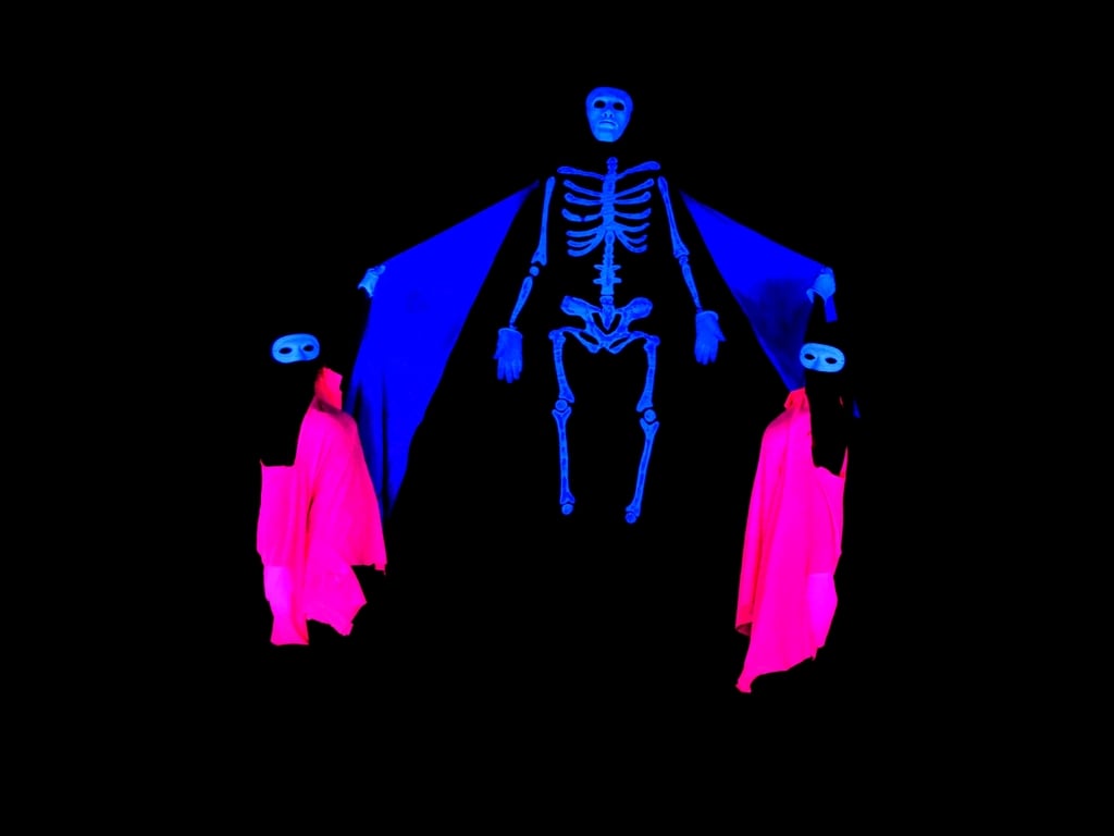 Black light theatre Prague HILT 12