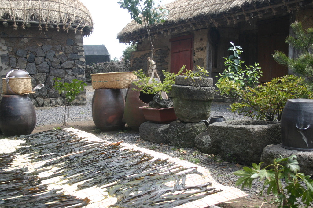 Korea-Jeju-Folk village-01