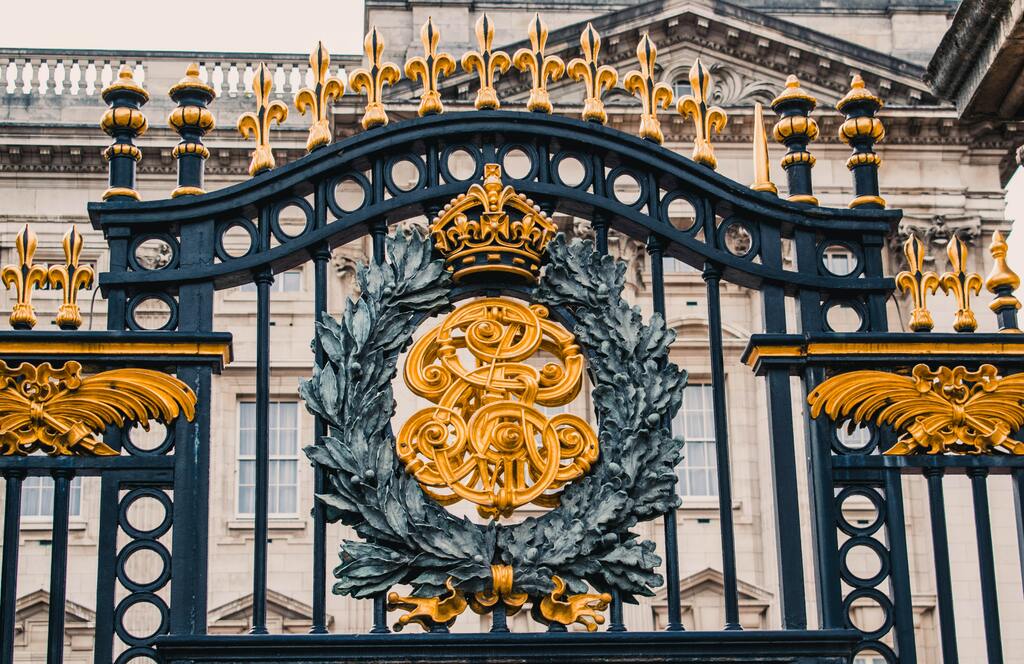 quoi acheter à londres pour se souvenir de ses vacances | buckingham palace souvenirs