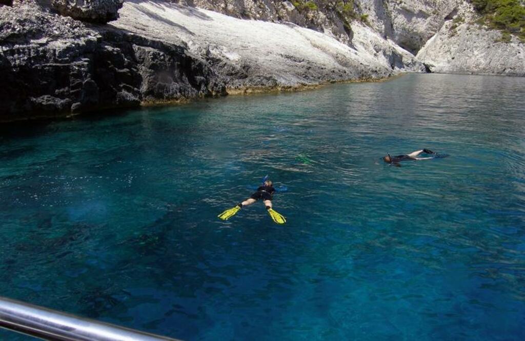 escapade grecque: les 10 meilleures choses à faire à zakynthos, grèce | plongée avec tuba excursion en bateau à zakynthos