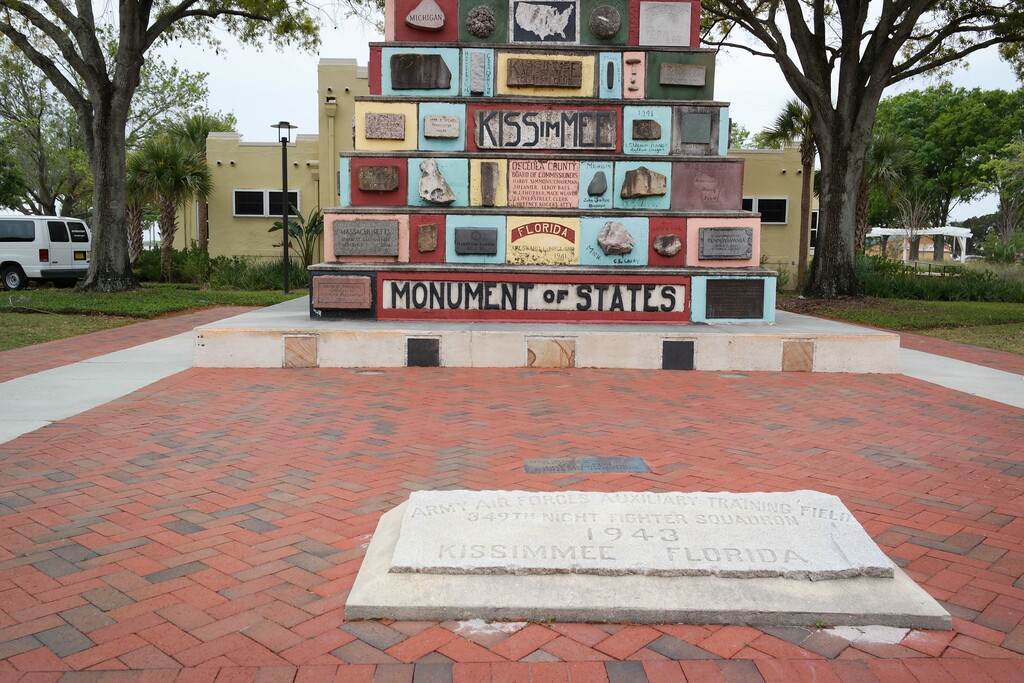 Monument of States