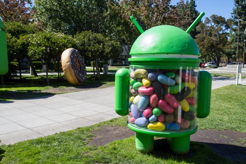 Android Jelly Bean Lawn Statue