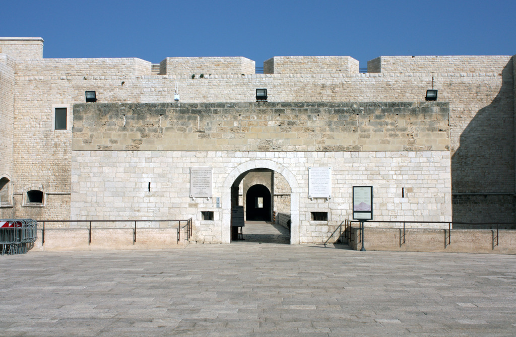 Barletta Rivellino del castello