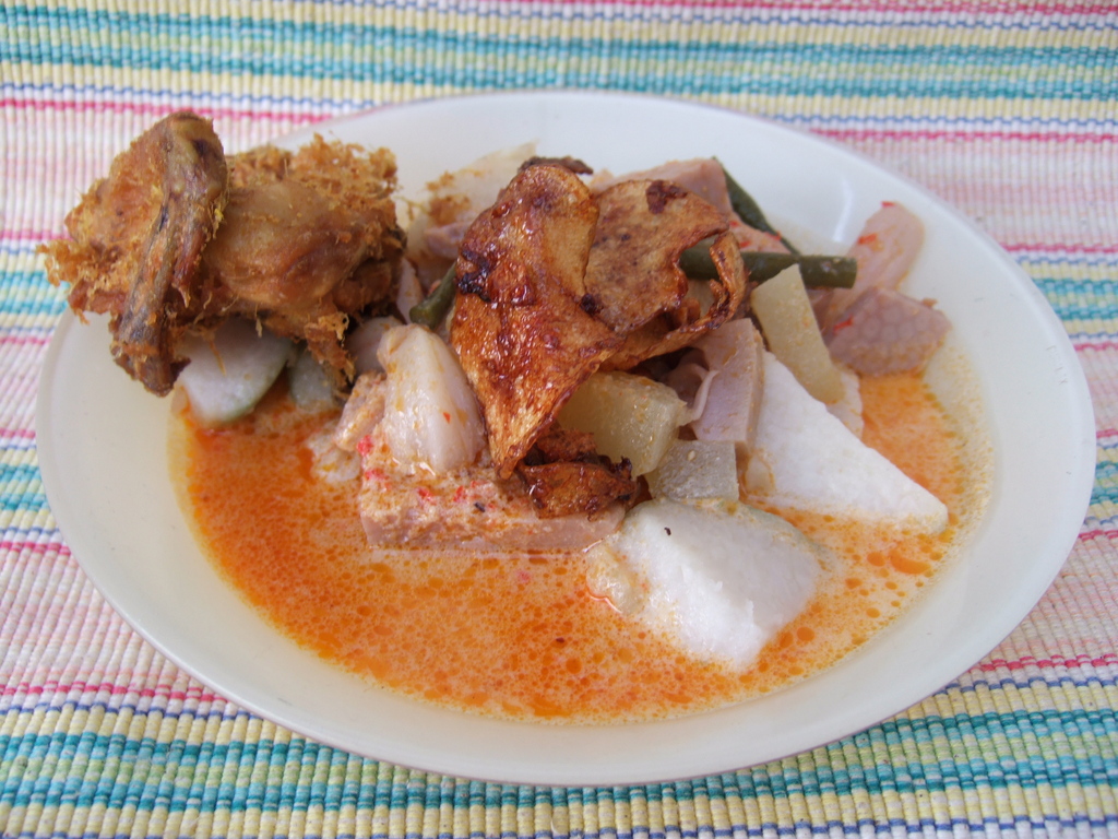 Ketupat sayur Betawi