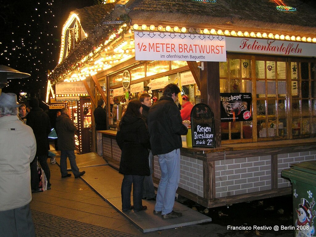 ½ meter Bratwurst (37584610572)