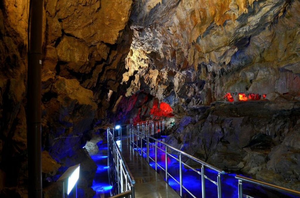 Hida Great Limestone Cave
