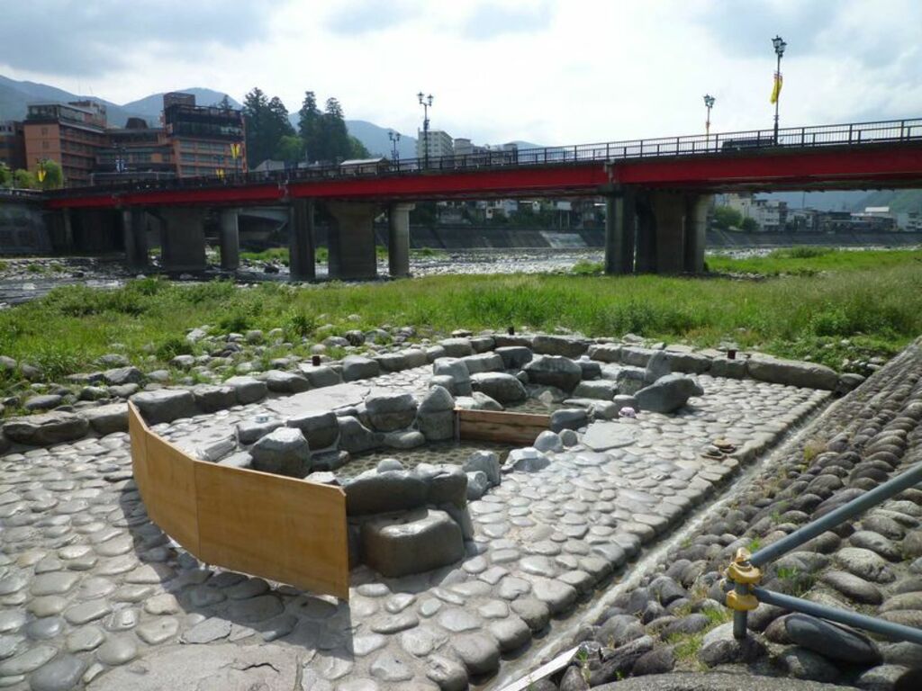 Funsenchi - open air onsen bath