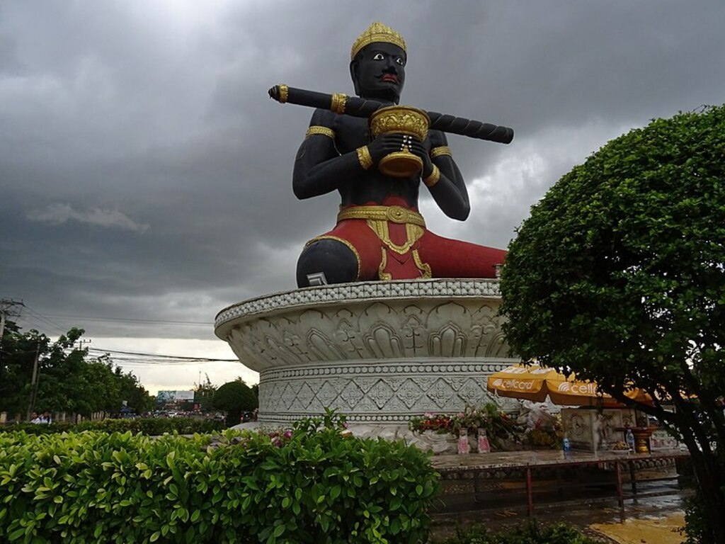 Ta Dumbong statue