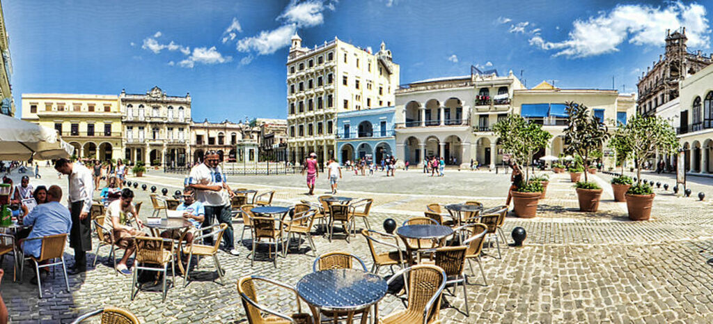 Old Havana Panorama (13316887993) (cropped)
