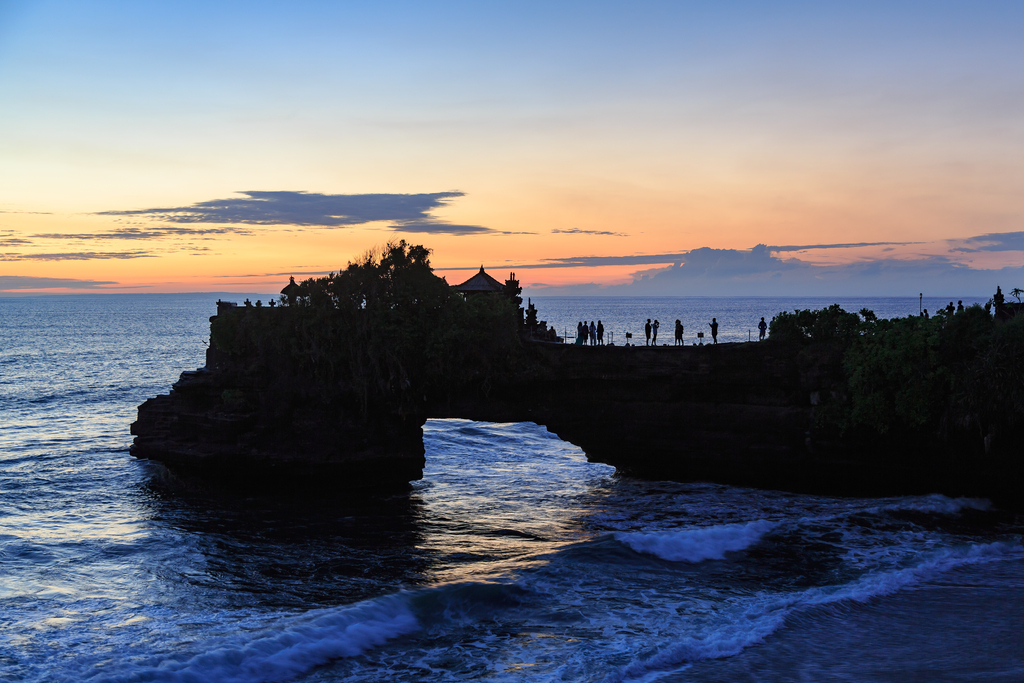 Tanah-Lot Bali Indonesia Pura-Batu-Bolong-02