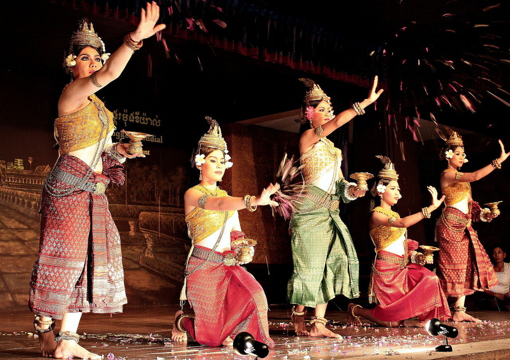 Cambodian Dancers (4289832944)