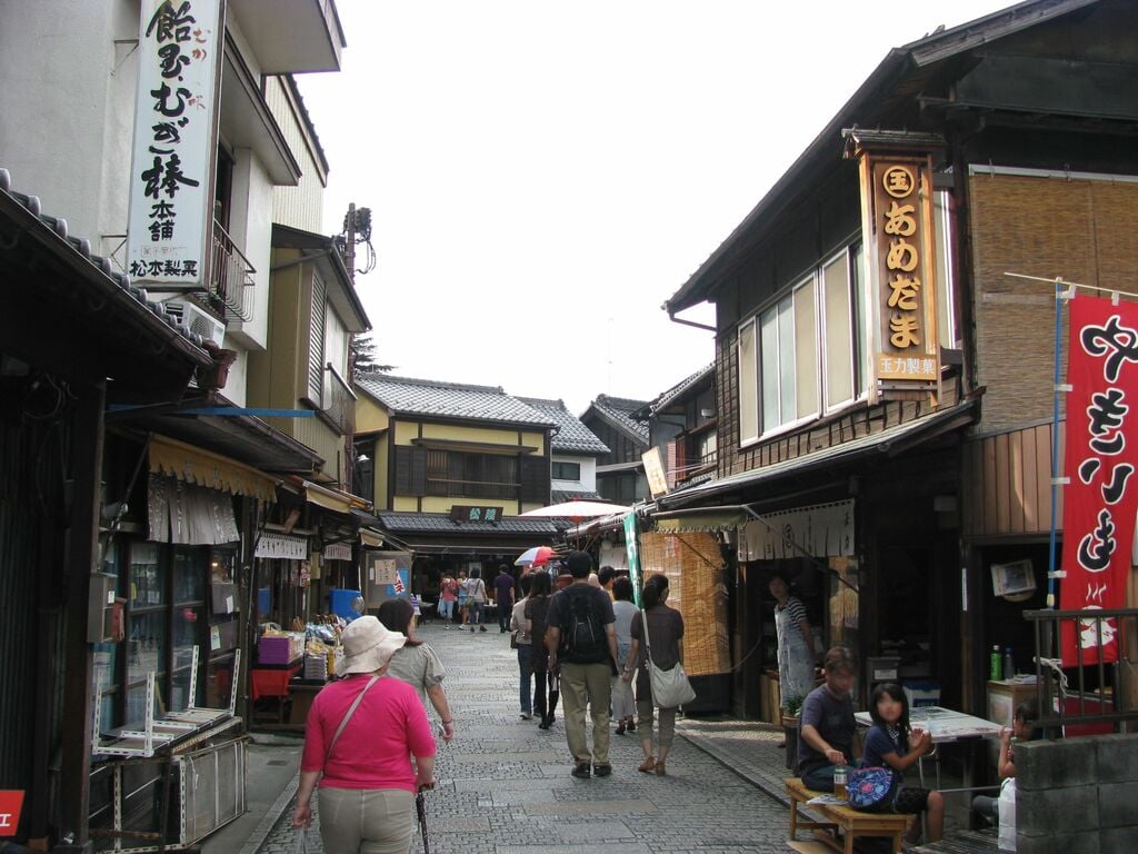 Kashiya yokocho -01