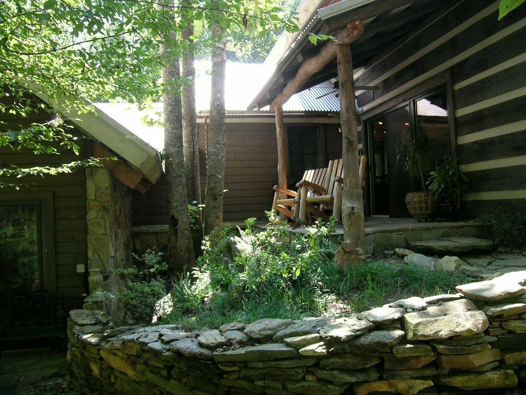 Enjoy the creek at this cabin