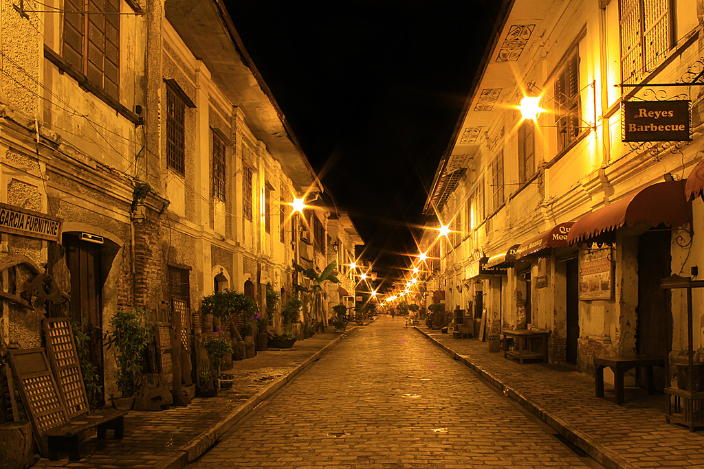 Calle Crisologo, Vigan at night