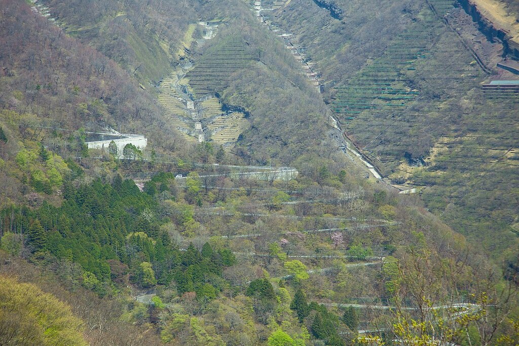 Irohazaka (26902361245)