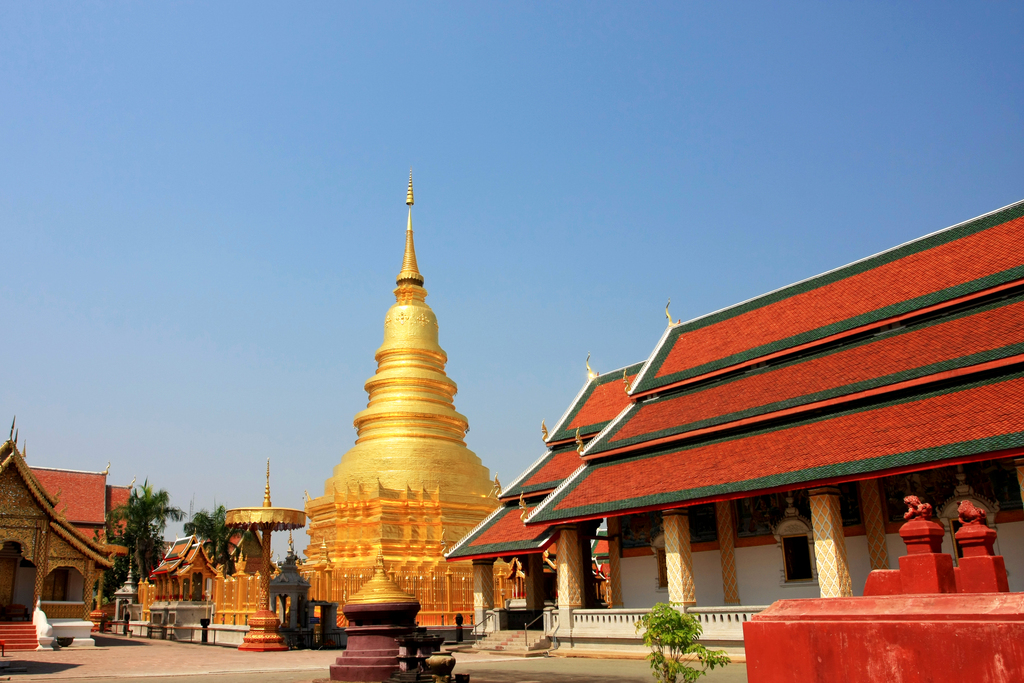 WAT PHRATHAT HARIPHUNCHAI 02