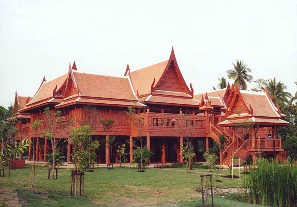Amphawa Rama II park houses 1