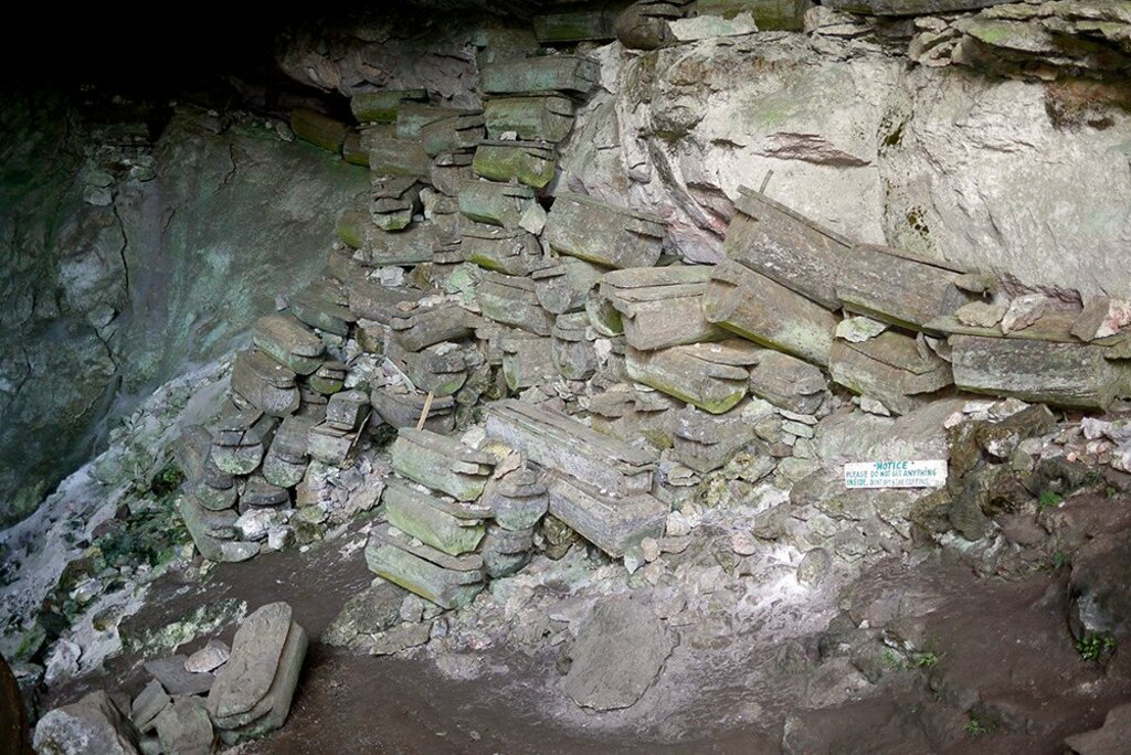 Lumiang Cave