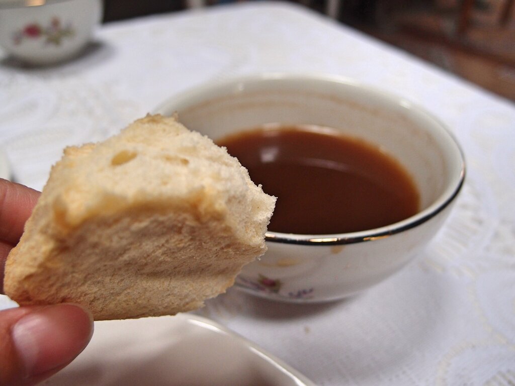 Panela tea with pan (bread)