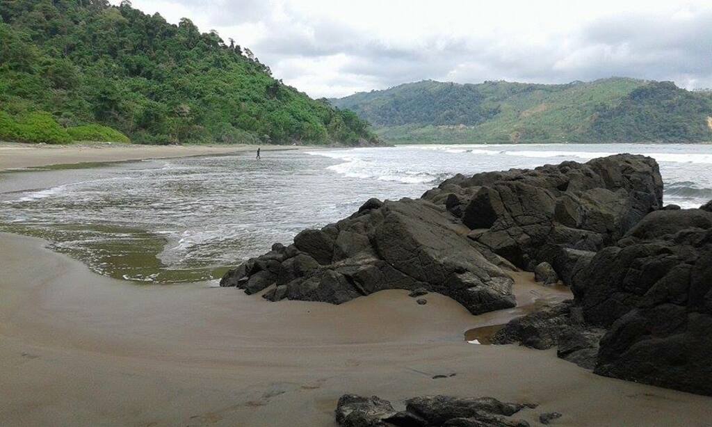 The black sand beach is the leading attraction of Jolosutro beach.