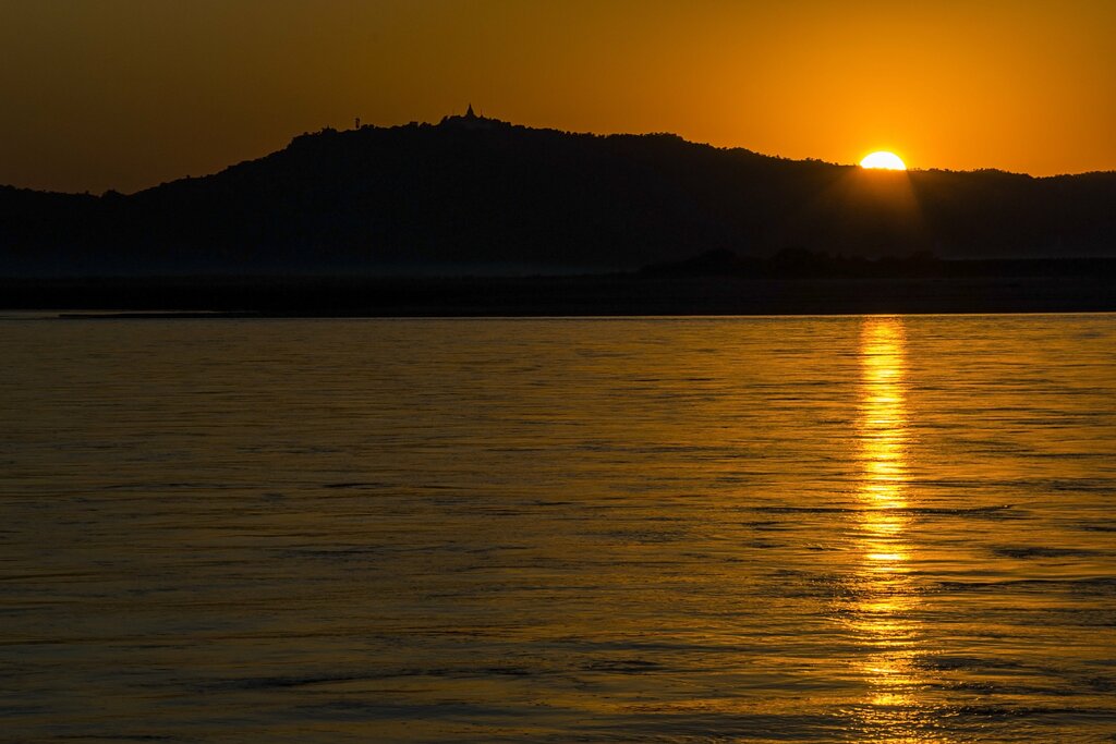 Atardecer en el Ayeyarwadi