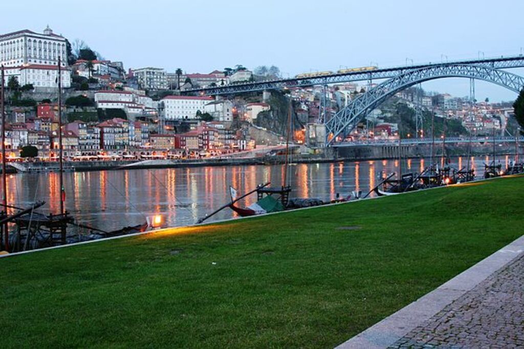 Cais da Ribeira e Ponte Luís I from Gaia (2)