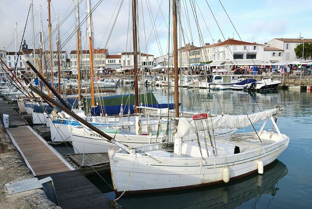 Vieux gréements dans le port de La Flotte-en-Ré (2)