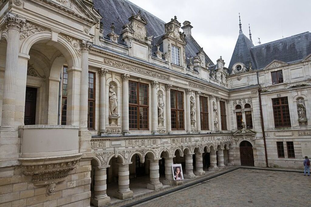 LaRochelle-CourHotelDeVille