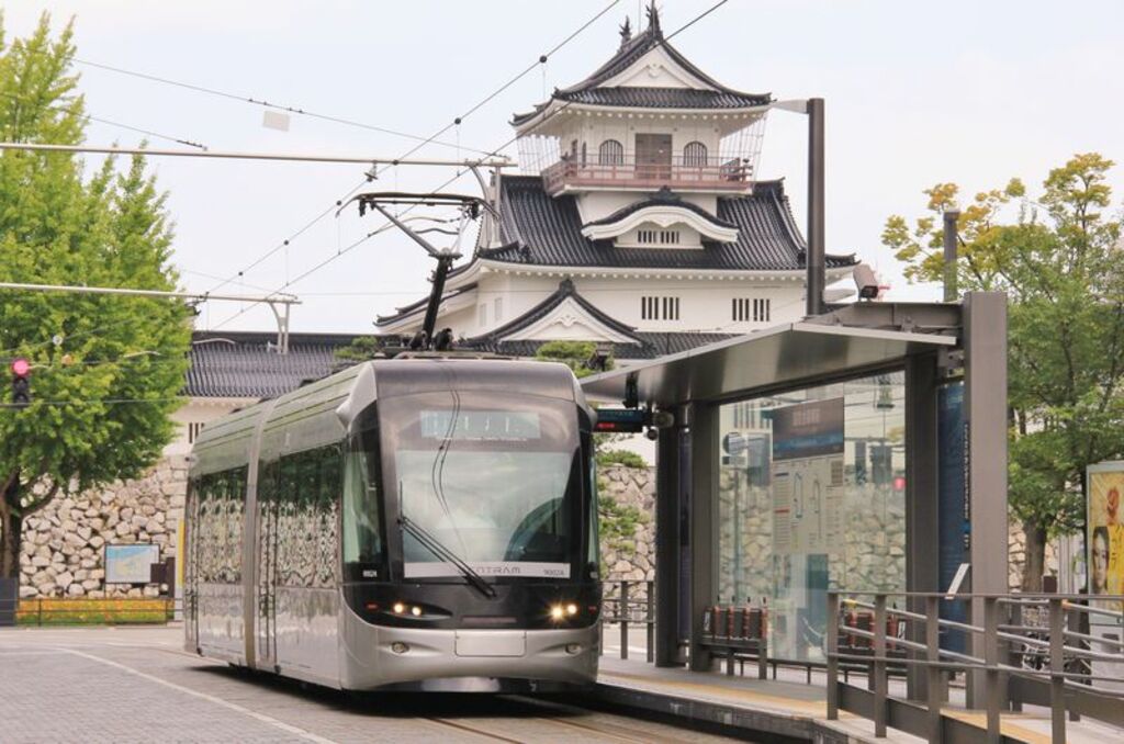 Sightsee Toyama's attractions by tram