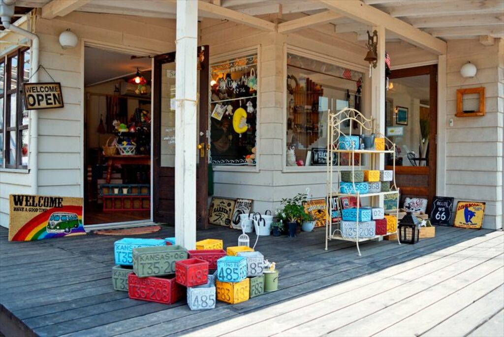 Browse the quirky shops of Johnson Town