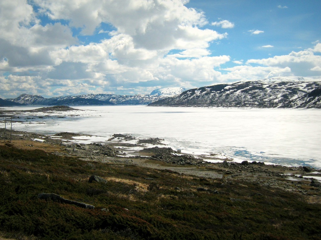 Strandavatnet, and the Hallingskarvet mountain area.