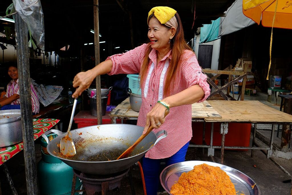 Street food vendor, Rayong city (24230280545)