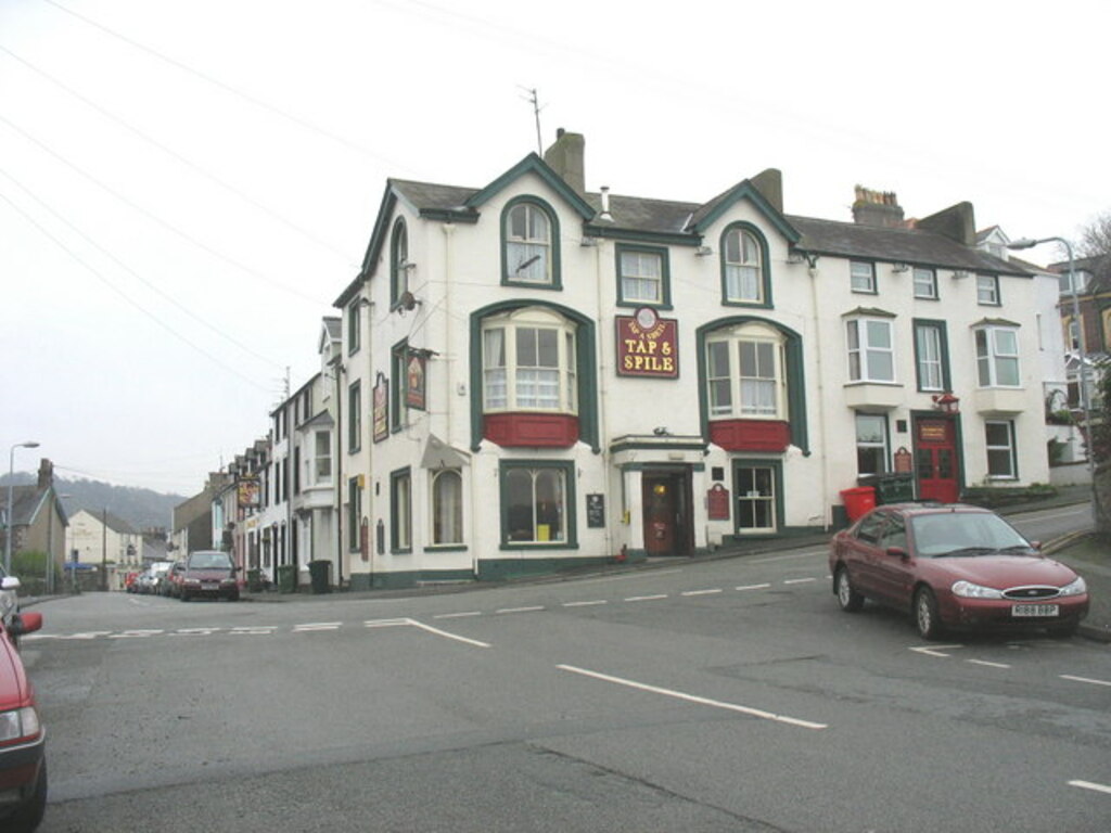 The Tap and Spile public house in Garth Road - geograph.org.uk - 655634