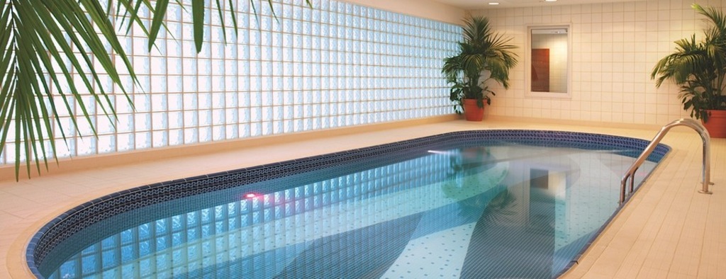Swimming pool at Dubai International Hotel's Health Club