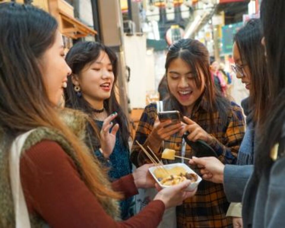 Kuromon Market Walking Street Food Tour 