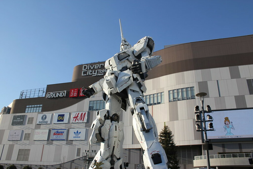 The life-sized UNICORN GUNDAM statue, ,